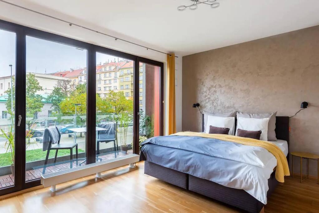 Apartment W/ Free Garage Parking Prague Extérieur photo